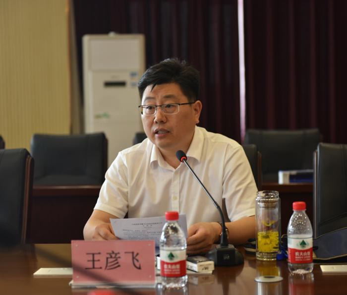 王书记.jpg 王书记.jpg